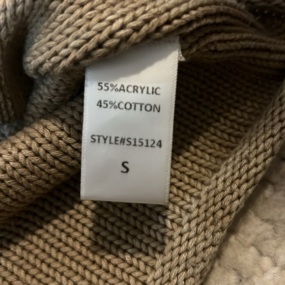 Carly Jean Los Angeles Cropped Sweater - Picture 5 of 5